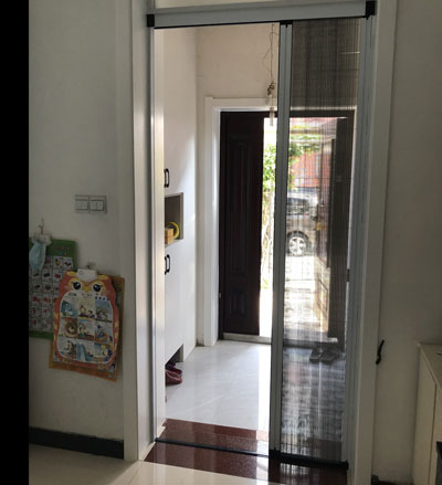 邢臺客戶自己安裝隱形無軌紗門